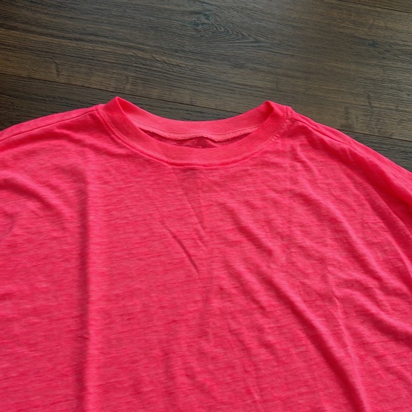 Free People NWOT Oversized long sleeve in a blend of Cotton. Rayon & Polyester. - Picture 2 of 7